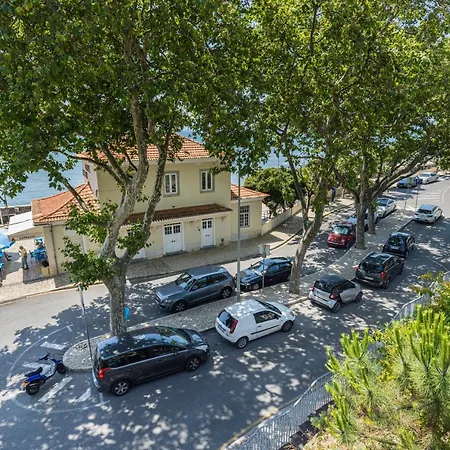 Monte Train Station - Seaside Daire